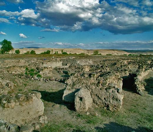 Kültepe'yi dünya tanıyor: Anadolu'nun en eski yazılı kaynakları da Kayseri'nin 8 km. doğusundaki Kültepe'de bulundu. Kültepe kazıları bütün dunyanın yakından takip ettiği bir çalışma. 