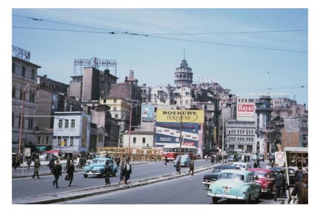 <p>Indiana Üniversitesi, Charles W. Cushman fotoğraf koleksiyonundan eski İstanbul fotoğrafları çıktı. Günümüze kıyasla daha tenha görülen İstanbul'un bu fotoğrafları 1965 yılında çekilmiş.</p>