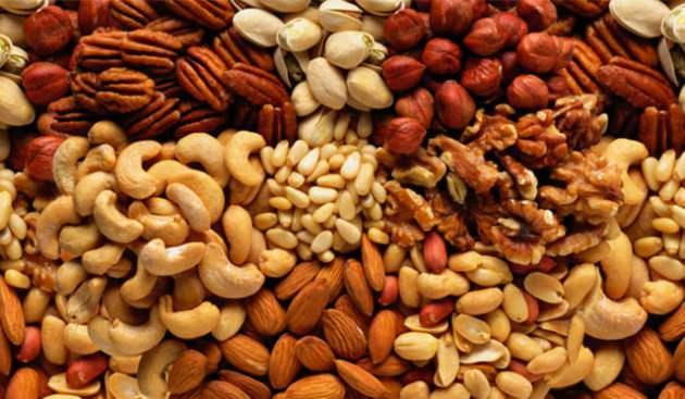 <p><strong>15. Kuruyemiş</strong></p>
<p>Türkiye'nin yıllık kuruyemiş tüketimi 500 bin ton, pazar büyüklüğü ise 3,7 milyar dolar. İç tüketimin yaklaşık 1,2 milyar dolarlık bölümünü endüstriyel kuruyemişler oluşturuyor. 2014 yılında sektörün yüzde 3 büyüyeceği öngörülüyor.</p>