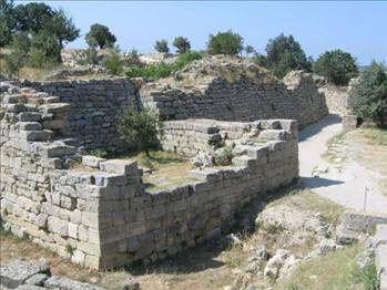 <p>Bir zamanlar önemli medeniyetlerin merkezi olan bu şehirler, asırlar önce terkedilmiş olsalar ve zaman içinde tabiat koşulları nedeniyle zarar görseler de, hala popülerliğini koruyor. Pek çok maceraperest, arkeolog ve turistin ilgi odağı olan bu eski şehirler açığa çıkarılmayı bekleyen bir çok sırla zamana karşı direniyor.</p>