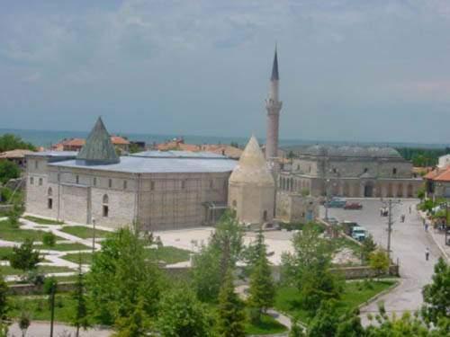<p>Beyşehir Nüfusu: 72,712 Bağlı olduğu il: Konya</p>