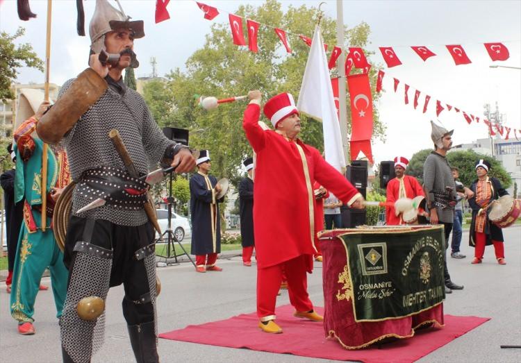 <p>Osmaniye'de 30 Ağustos Zafer Bayramı'nın 95. yıl dönümü, Devlet Bahçeli Meydanı'nda düzenlenen törenlerle kutlandı.</p>