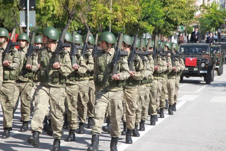 <p>Kırklareli'nde 30 Ağustos Zafer Bayramı'nın 95. yıl dönümü, Özgürlük ve Demokrasi Meydanı'nda düzenlenen törenlerle kutlandı.</p>
<p> </p>