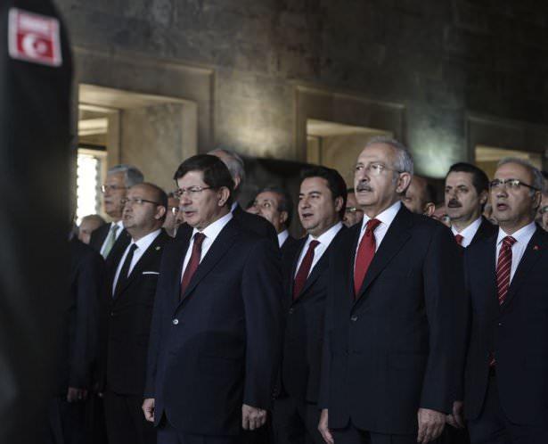 <p>Kortejde, çiçeği burnunda Başbakan Ahmet Davutoğlu ve yeni kabinenin üyeleri de ilk kez hazır bulundu. </p>

<p> </p>
