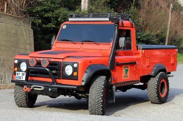 <p>Top&ccedil;u "Nerden bakarsanız 2-3 bin cıvatası elimizden ge&ccedil;ti arabanın. &Ccedil;ocukluk hayalimi ger&ccedil;ekleştirdim. Motorundan şasesine kadar en ufak ayrıntısına kadar yaptık arabayı. Hayalimden daha da fazlası oldu. Zonguldak sanayisinde b&uuml;t&uuml;n ustaların yardımları oldu. Sabahtan akşama kadar &ccedil;alıştığımız zamanlarda, başka ustalar da hem izlemek hem de akıl vermek ama&ccedil;lı yanımıza geliyordu" dedi.</p>
