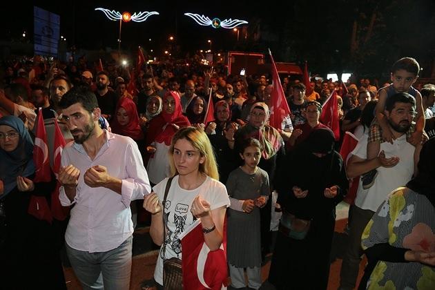 <p><strong>13-Hangi hallerde sokağa çıkma yasağı uygulanacak?</strong></p>

<p>Ülkedeki şiddet ve karışıklık hallerinin artması halinde hükümetin veya görevlendirdiği idari makamların gerekli görmesi halinde uygulanabilir.</p>
