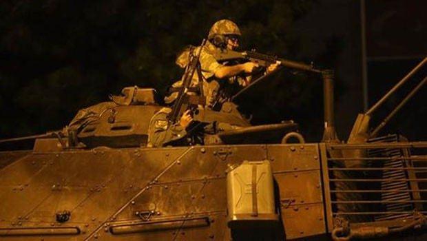 <p><strong>14-Kamu ve özel sektördeki izinler OHAL süresince kaldırılacak mı?</strong></p>

<p>Bu sorunun cevabı kamu için farklı özel sektör için farklıdır. Ancak bu izinler resmi tatil izinleri gibi ise şartları oluştuğunda kaldırılabilir.</p>
