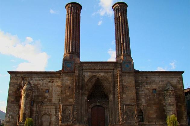 <p>Erzurum: 482 bin 761 seçmen, 2 bin 362 sandıkta oy kullanacak.</p>