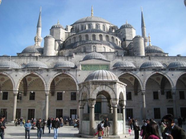 <p><strong>Sultanahmet Cami</strong><br />İstanbul, Türkiye </p>