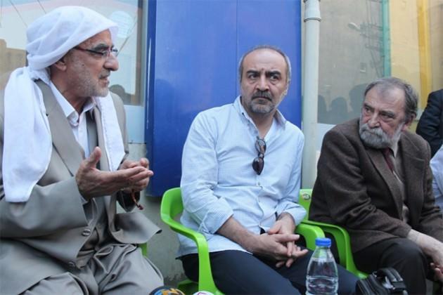 Cizre’de vatandaşlarla bir araya gelen heyet üyesi Kezban Hatemi, Türk milliyetçiliği ne kadar kötüyse Kürt milliyetçiliğinin de o kadar kötü olduğunu söyledi.