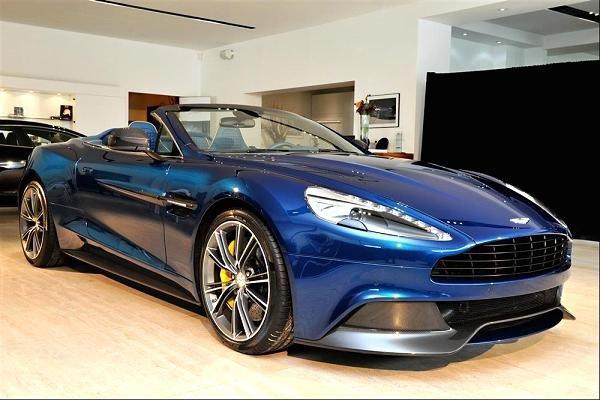<p>2014 Aston Martin Vanquish Volante</p>
<p>İngiliz lüks araç üreticisi Aston Martin'in Volante modeliyle de meraklıları hayal kırıklığına uğratmayacağı ifade ediliyor.</p>
