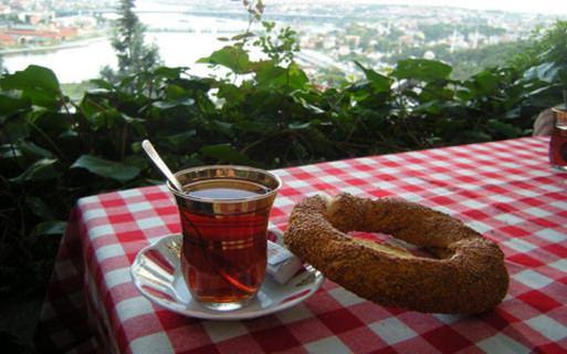 <p>Çay içmeden bir gününüz bile geçmiyorsa veya o gün çay içmemiş olmanız size garip geliyorsa</p>