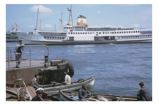 <p>Indiana Üniversitesi, Charles W. Cushman fotoğraf koleksiyonundan eski İstanbul fotoğrafları çıktı. Günümüze kıyasla daha tenha görülen İstanbul'un bu fotoğrafları 1965 yılında çekilmiş.</p>