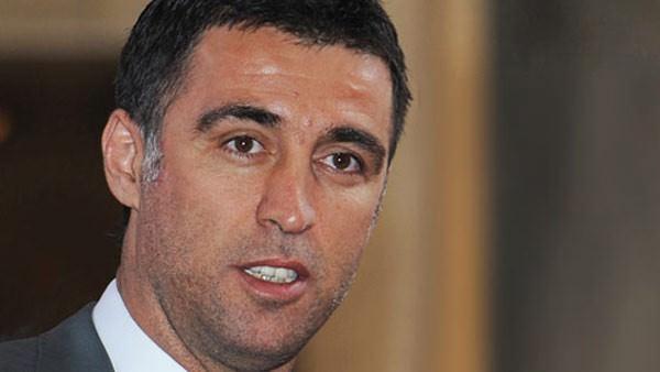 <p><strong>HAKAN ŞÜKÜR</strong><br />Sezai Karakoç ne güzel demiştir; "Yenilgi yenilgi büyüyen zaferler vardır" Galatasaray için galiptir bu yolda mağlup denilebilir.</p>