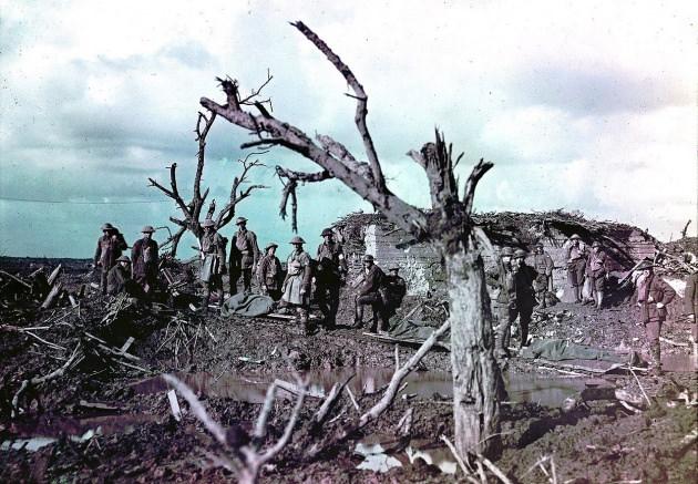 <p>31. Batı Cephesine giden askerlere ait renkli bir fotoğraf</p>
