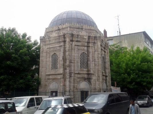 <p>Hüsrev Paşa Türbesi</p>
<p>Hoca Üveys Mahallesi Hüsrev Paşa Sokak Yenibahçe - Fatih</p>