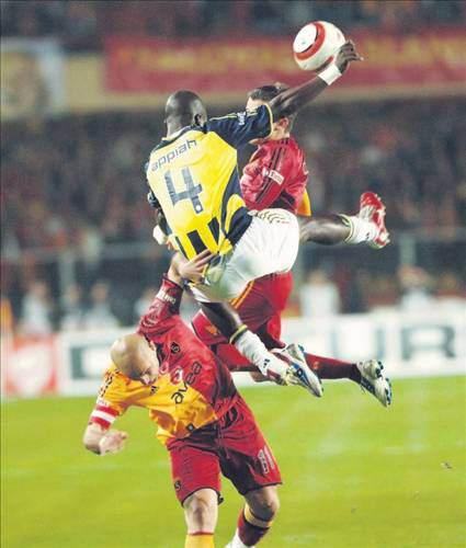 Maç öncesinde galibiyet ve birincilik hayalleri gören sarı kırmızılılar bir de baktılar ki üçüncülüğe düşmüşler, Şampiyonlar Ligi biletini Trabzonspor'a kaptırmışlardı. Galatasaray bu yenilgiyle bütün rakiplerine karşı hezimete uğramış oldu.