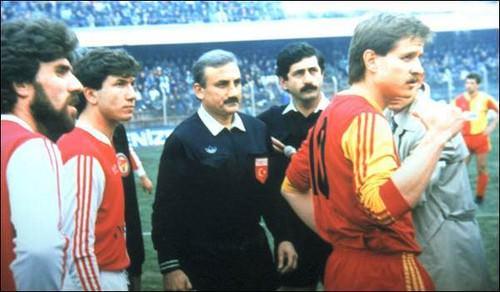 <p>Kaptan Cüneyt Tanman... </p>