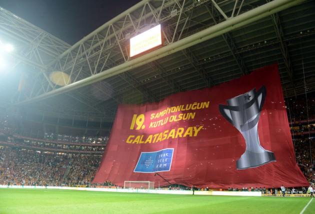 <p>Yarın okulda fenerlilerle dalga geçip şampiyonluğu kutlayacak kardeslerim burda mı ?? </p>