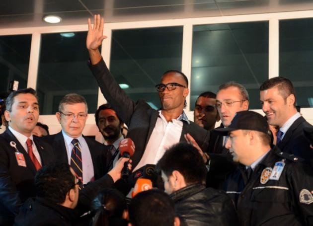#aslandrogba İstanbul'da. Umarım takımımıza hayırlı olur. GALATASARAY'a hoş geldin DROGBA!