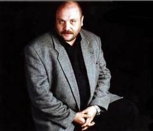 <p>Ahmet Mümtaz Taylan<br />Nihayet bir derbide iyisiyle, kötüsüyle futboldan başka konuşulacak bi'şey yok. Alkışlar iki takıma! Tebrikler Fenerbahçe'ye...</p>