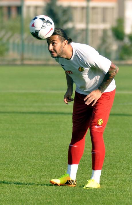 <p><strong>Necati Ateş</strong><br />Selçuk Yula ya Allah tan rahmet Ailesine ve Fenerbahçe camiasına da başsağlığı dilerim</p>