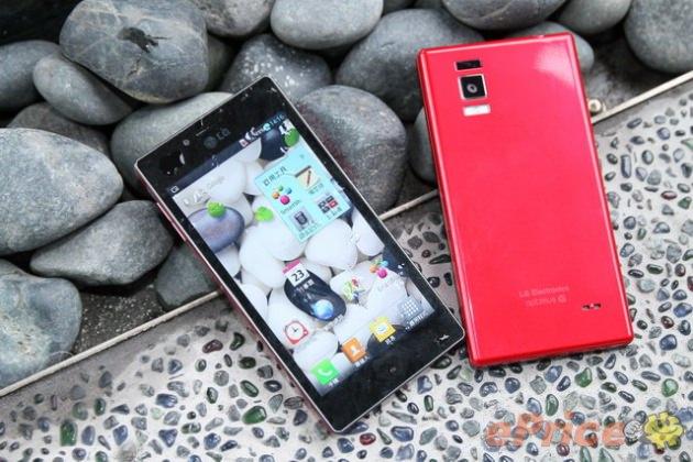 <p>2- Telefonunuzu parçalara ayırın Telefon içindeki SD kart, SİM kartı ve bataryayı çıkarın ve kendi başına kurumaya bırakın. Telefonun parçalara ayrılabilen tüm kısımlarının, daha kısa sürede kuraması için havayla temas etmesini sağlayın.</p>