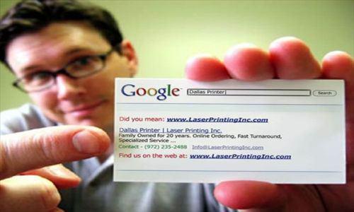 <p><strong>Google Kartvizit</strong></p>
<p>Birini tanımak istediğinizde ilk başvurduğunuz kaynak olan Google kartvizit tasarımcıları tarafından fark edilince ortaya oldukça ilginç bir kartvizit çıkmış.</p>
