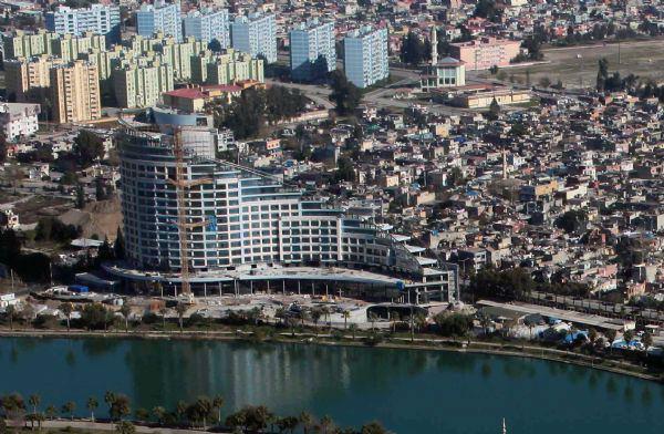 34 konaklama tesisinin hizmet verdiği Adana'da, 2'si 5 yıldızlı 18 yeni otel projesinin uygulamaya konulması, yaklaşık 400 milyon dolarlık yatırımı beraberinde getirdi