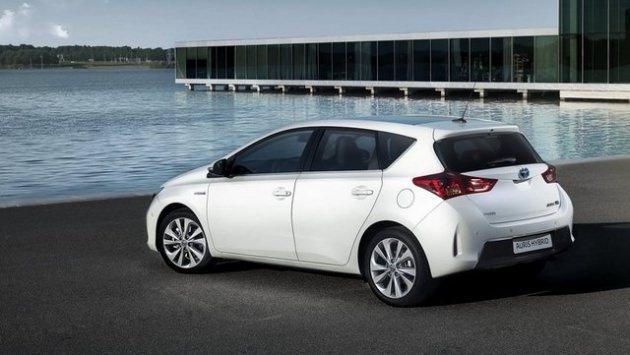 <p>Toyota Auris 1.6<br />2013 827 TL<br />2014 860 TL</p>