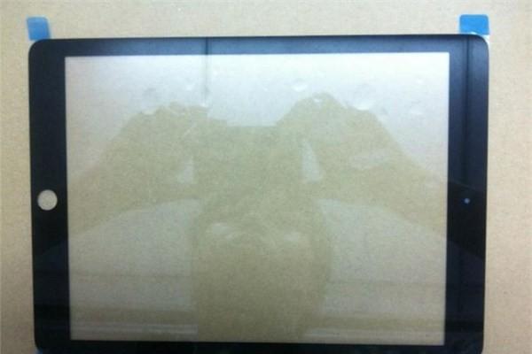 <p>Sitede verilen bilgilere göre iPad 5 9,7 inç (24,6 cm) ekran genişliğindeki cihaz, Retina Display görüntü teknolojisiyle gelebilir. Pad 5, iPad mini’ye benzeyecek olsa da daha ince kenarlara sahip olacak gibi.</p>