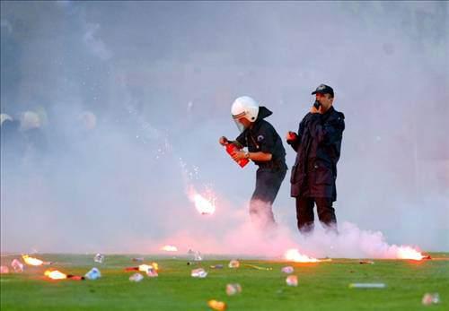9-Galatasaray 4 - Fenerbahçe 1 4 Mayıs 1991 Fenerbahçe havlu attığı ligde onurunu kurtarmak, Galatasaray dört puan ilerisindeki Beşiktaş'ı yakalamak için maça çıkmıştı. Futbol oynayan kazandı, hem de 4 gol atarak. Avrupa gol krallığına odaklanmış Tanju'nun iki, Kosecki ve Erdal'ın gollerine Fenerbahçe sadece Aykut'un penaltısıyla yanıt verebildi.
