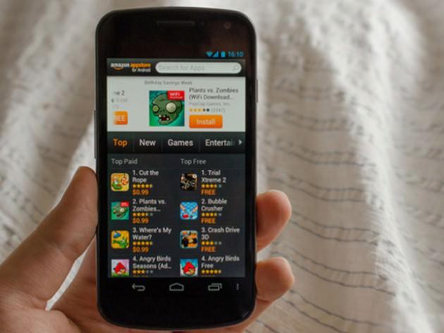 Amazon marka akıllı telefon... Ancak bu beklentiler suya düşebilir. Bunun nedeni, Apple’ın bile iPhone’un en güçlü olduğu ABD piyasasında Samsung’un gerisine düştüğü akıllı telefon piyasasında inanılmaz bir rekabet olması. Merkezi ABD olan Amazon, kendi ülkesindeki telefon operatörlerinin aşırı güçlenmesi ve şirketlerin stratejilerini bile yönlendirmeye başlaması nedeniyle iyice zorlanabilir. Bunun en son örneği, Nexus 4’ün piyasaya sürülmesi aşamasında AT&T ve Verizon ile anlaşma sağlayamayan Google.