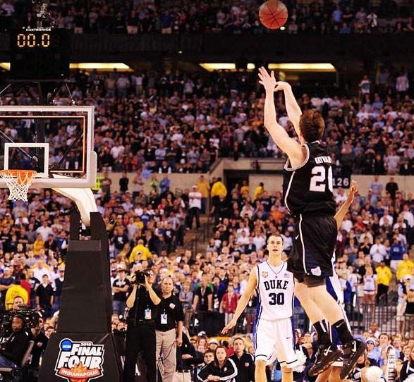 GORDON HAYWARD   2010   NCAA Şampiyonluk maçında Duke ile Butler karşı karşıya gelmişti. Butler'ın yıldızı Gordon Hayward 61-59 bitmek üzere olan maçın son saniyesinde orta sahadan attığı şutla son şansını kullanmıştı ancak top çemberden geçmeyince şampiyon Duke olmuştu.