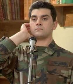 BAYHAN 2003 yılında düzenlenen Popstar yarışmasıyla ünlenen Bayhan Gürhan iki albümden sonra ilk işi olan çiğköfteciliği de unutmadı. Şimdilerde STV’nin Kendimize Doğru dizisinde oynayan şarkıcının şirin dükkanı Ortaköy’de B.Ç adı altında çiğköfte severlere hizmet veriyor.