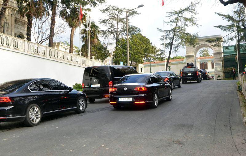<p>Cumhurbaşkanı Recep Tayyip Erdoğan, Cuma namazı için eski mahallesini tercih etti. </p>
<p> </p>