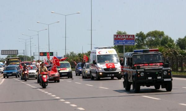 Trabzon'lu Piyade Er Ali Yasin Erosmanoğlu ile Giresunlu Piyade Er Yaşar Doymuş'un naaşları Trabzon'a getirildi.