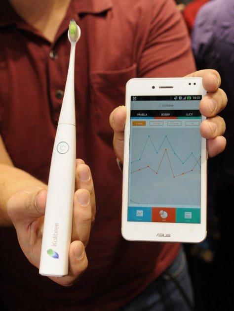 <p>Fuarın öne çıkacak ürünlerinden biri de diş fırçalama alışkanlığınızı kayıt altına alacak akıllı diş fırçası.</p>