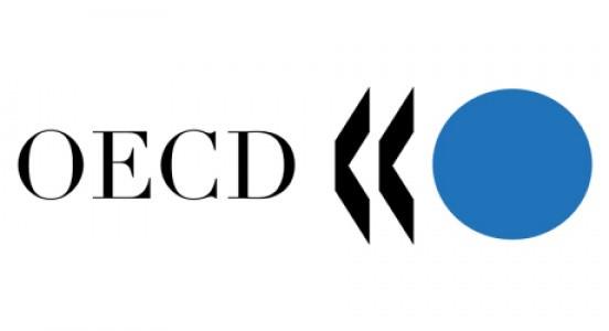 22 Mayıs OECD, küresel ekonominin 2012 yılında yüzde 3,4, 2013 yılında yüzde 4,2 büyüyeceğini tahmin etti. OECD, ABD ekonomisi için 2012 yılı büyüme tahminini yüzde 2,0'den yüzde 2,4'e yükseltti, daha önce yüzde 0,2 büyüyeceğini tahmin ettiği Avro Bölgesi ekonomisinin bu yıl yüzde 0,1 daralacağını, gelecek yıl ise yüzde 0,9 büyüyeceğini öngördü. OECD, Avro Bölgesi'ndeki borç krizinin küresel ekonomi açısından en önemli risk kaynağı olduğunu vurguladı.