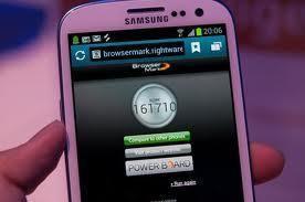 Samsung Galaxy S III Yenilenen Galaxy S III'te, elbette güçlenen donanımın yeteneklerini daha iyi sergilemesi için ekran da genişletilmiş ve 4,8 inç boyutuna yükseltilmiş. Çözünürlük 720 x 1280 piksel olarak sunuluyor. 
