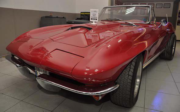 Bu otomobillerden en çok ilgiyi hikayesi nedeniyle Opel Admiral’in çektiğini söyleyen Eyyüp Soyel, Almanya üretimi 1938 model Opel Admiral marka otomobillerin, o dönemde Nazi subaylarının Hitler’i selamlamak için kullandığını anlattı...