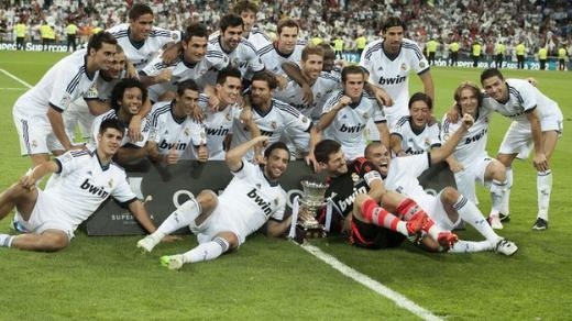 3- Real Madrid  İspanya Ligi’nin son şampiyonu Real Madrid’in marka değeri 255 milyon dolar.   Madrid takımı yakın zamanda adidas ile yıllık 40 milyon dolarlık anlaşma yaptı.