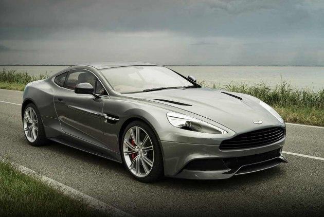 <p>Maksimum hızı 295 km/saat olan bu aracın başka modellerini James Bond filmlerinden hatırlarsınız. Avrupa'da fiyatı yaklaşık 280.000$ olan araç, Türkiye'de 580.000€ olarak satışa sunulmuştur.</p>