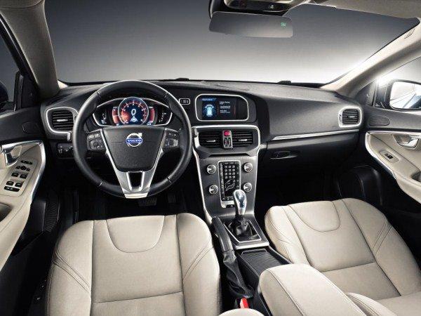 <p>VOLVO Car Türkiye, V40, V40 Cross Country, S60, S80, XC60 ve XC70`i kapsayacak şekilde tüm modellerine yıl sonuna özel yüzde 10`a varan fiyat avantajı sunuyor</p>