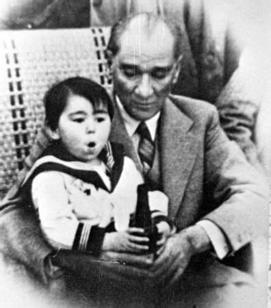 <p>Atatürk'ün kızı Ülkü Adatepe</p>