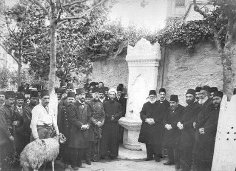 <p>Nişantaşı Çeşmesi'nin resm-i küşadı (açılışı), 1902</p>