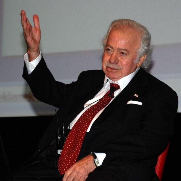 <p>21 Ocak 2013<br /><br />Kamuoyunda 'Deprem Dede' olarak bilinen Prof. Dr. Ahmet Mete Işıkara vefat etti </p>