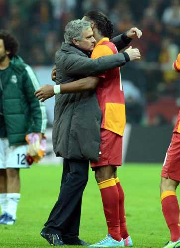 <p>Gazete haberinde, "Futbolda mucizeler var" tespitine şöyle devam etti: "Belki bu mucize tam anlamıyla Türk Telekom Arena Stadı'nda olmadı ama Fatih Terim bunu denedi ve neredeyse buna yürek bağladıysa da yine de bir önceki maçta 3-0 yenen Real Madrid çok da fazla acı çekmeden turu atladı."</p>