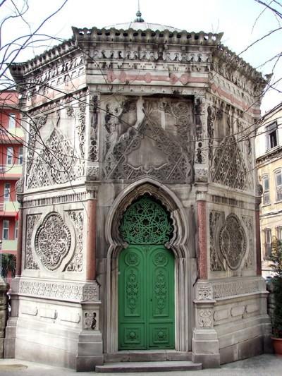 <p>Keçecizade Fuad Paşa Türbesi</p>
<p>Binbirdirek Mahallesi Peykhane Caddesi Eminönü - Fatih</p>