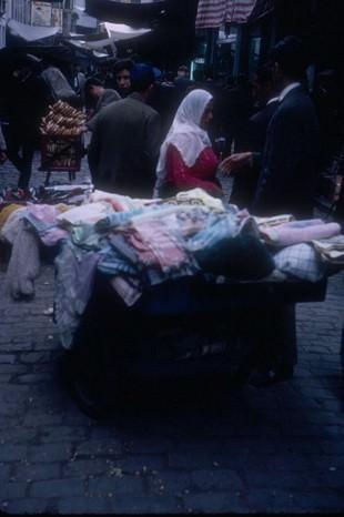 <p>Indiana Üniversitesi, Charles W. Cushman fotoğraf koleksiyonundan eski İstanbul fotoğrafları çıktı. Günümüze kıyasla daha tenha görülen İstanbul'un bu fotoğrafları 1965 yılında çekilmiş.</p>